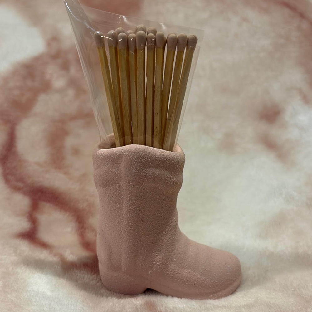 Pink Ceramic Boot Match Holder NWT 3x3x1”